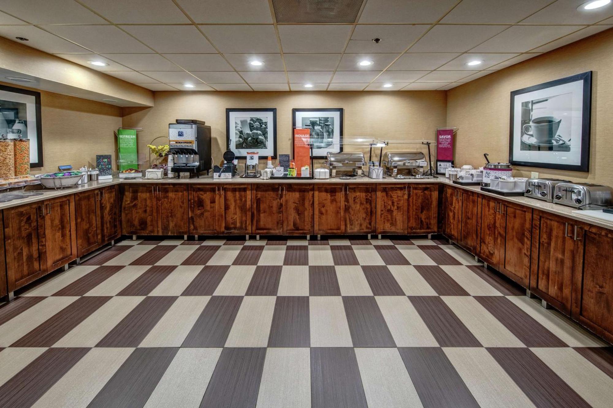 Hampton Inn Raleigh Cary Exterior photo
