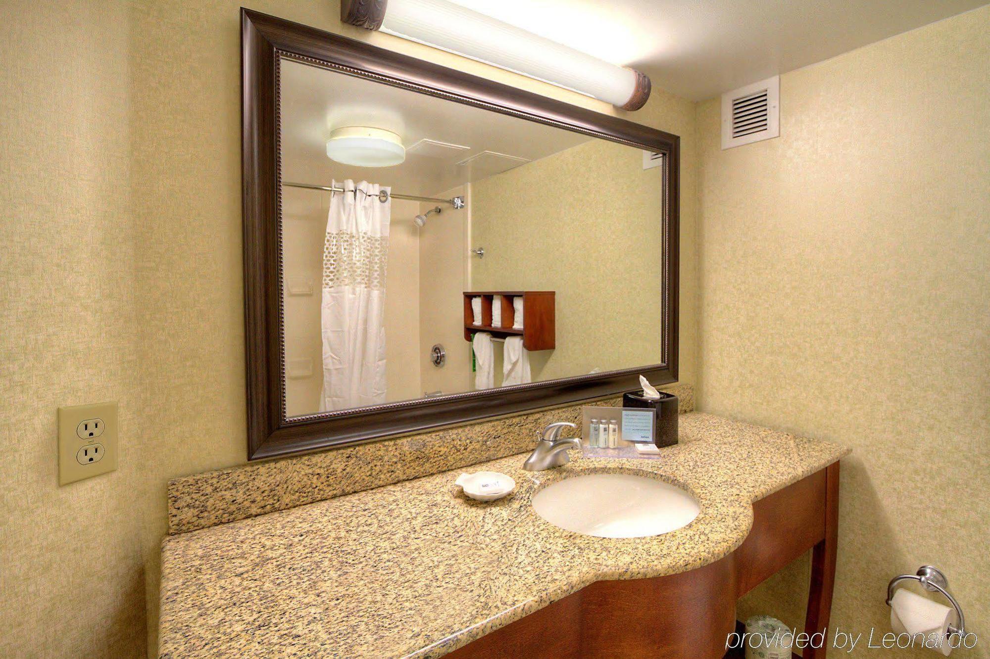Hampton Inn Raleigh Cary Room photo
